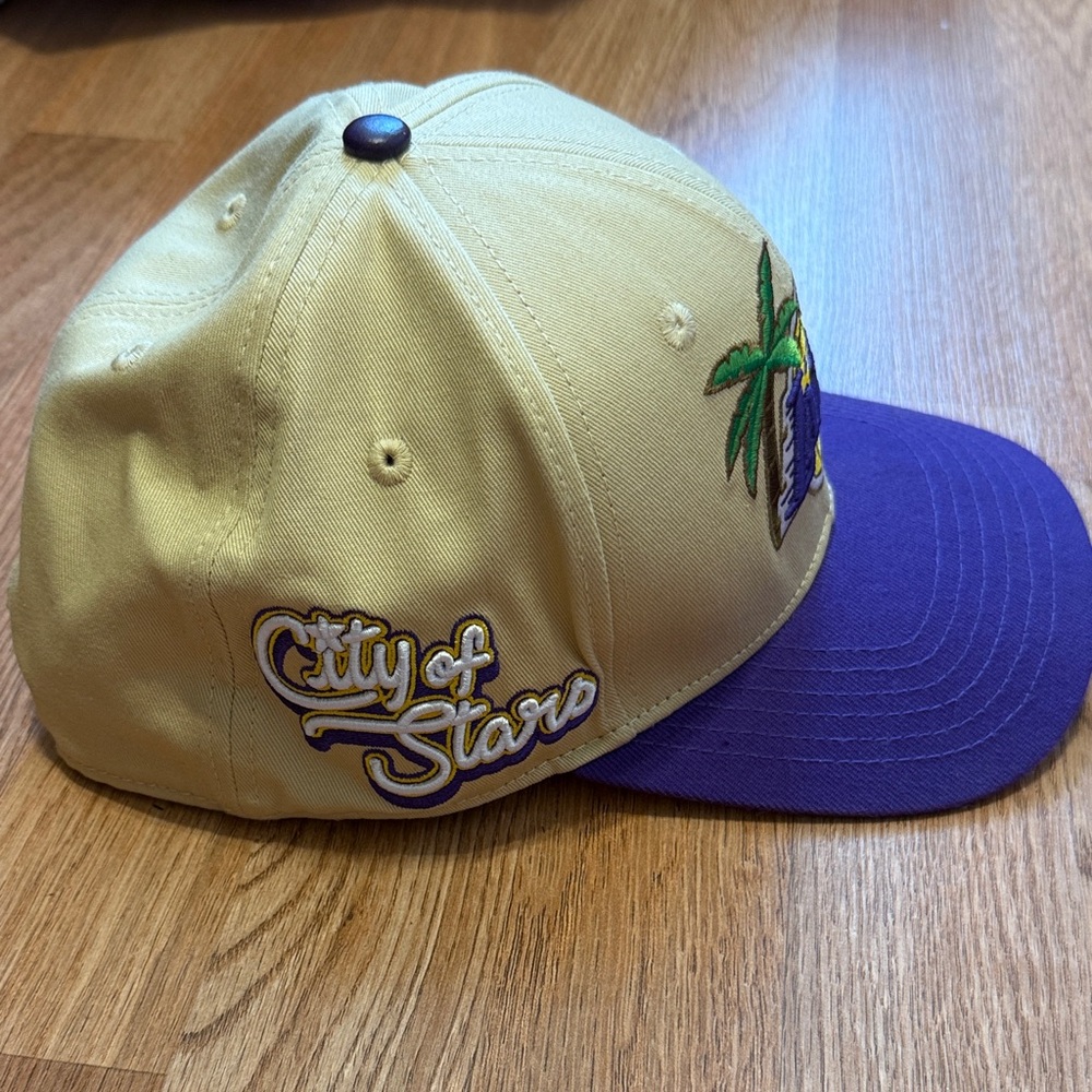 Pro Standard Lakers SnapBack - Picture 2 of 4